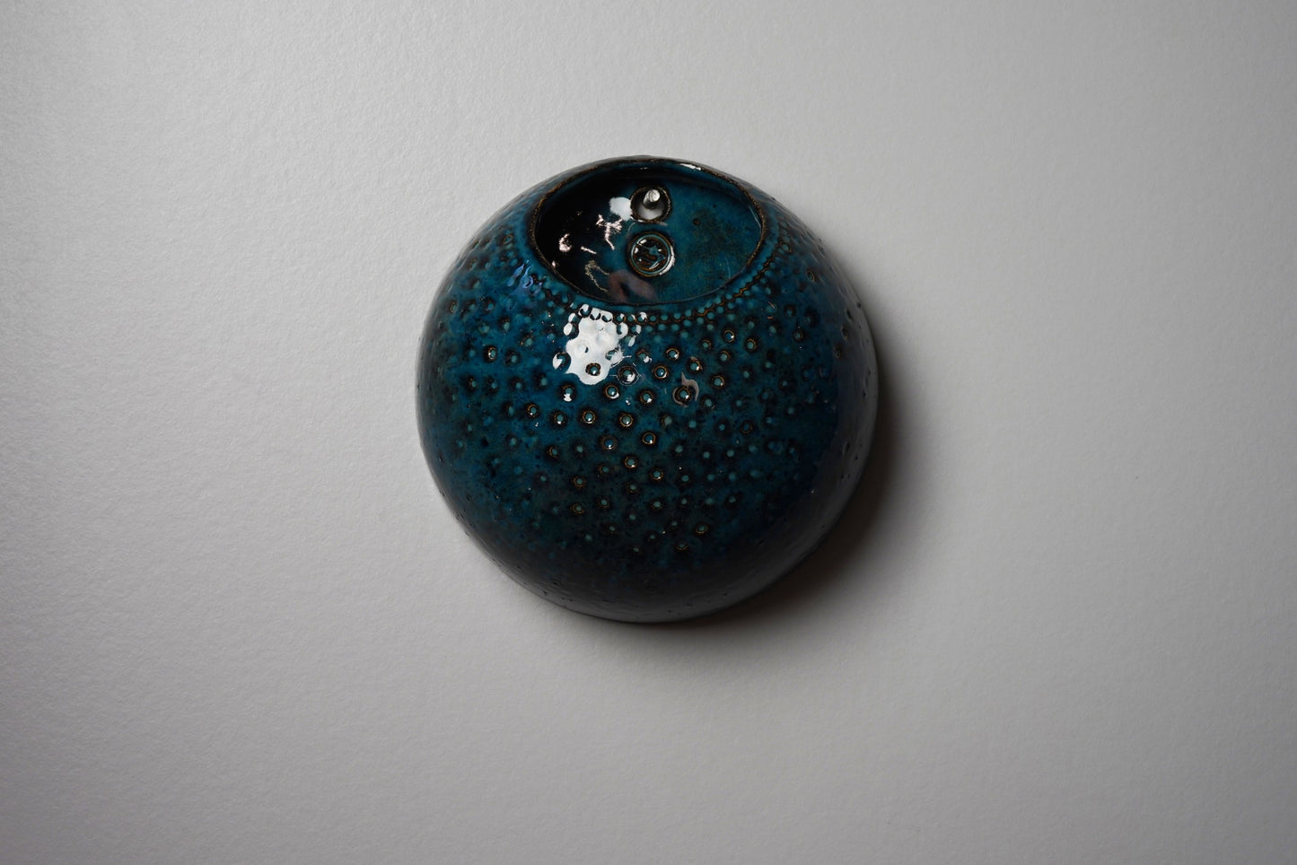 Wandpot 'Dots' diepblauw