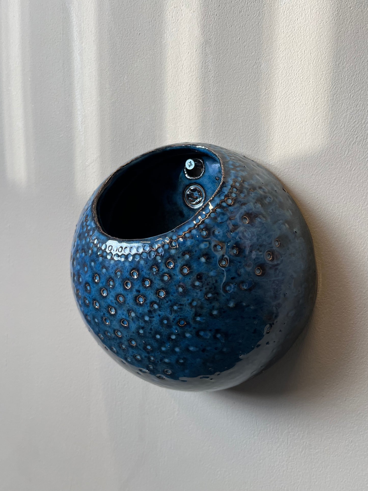 Wandpot 'Dots' diepblauw