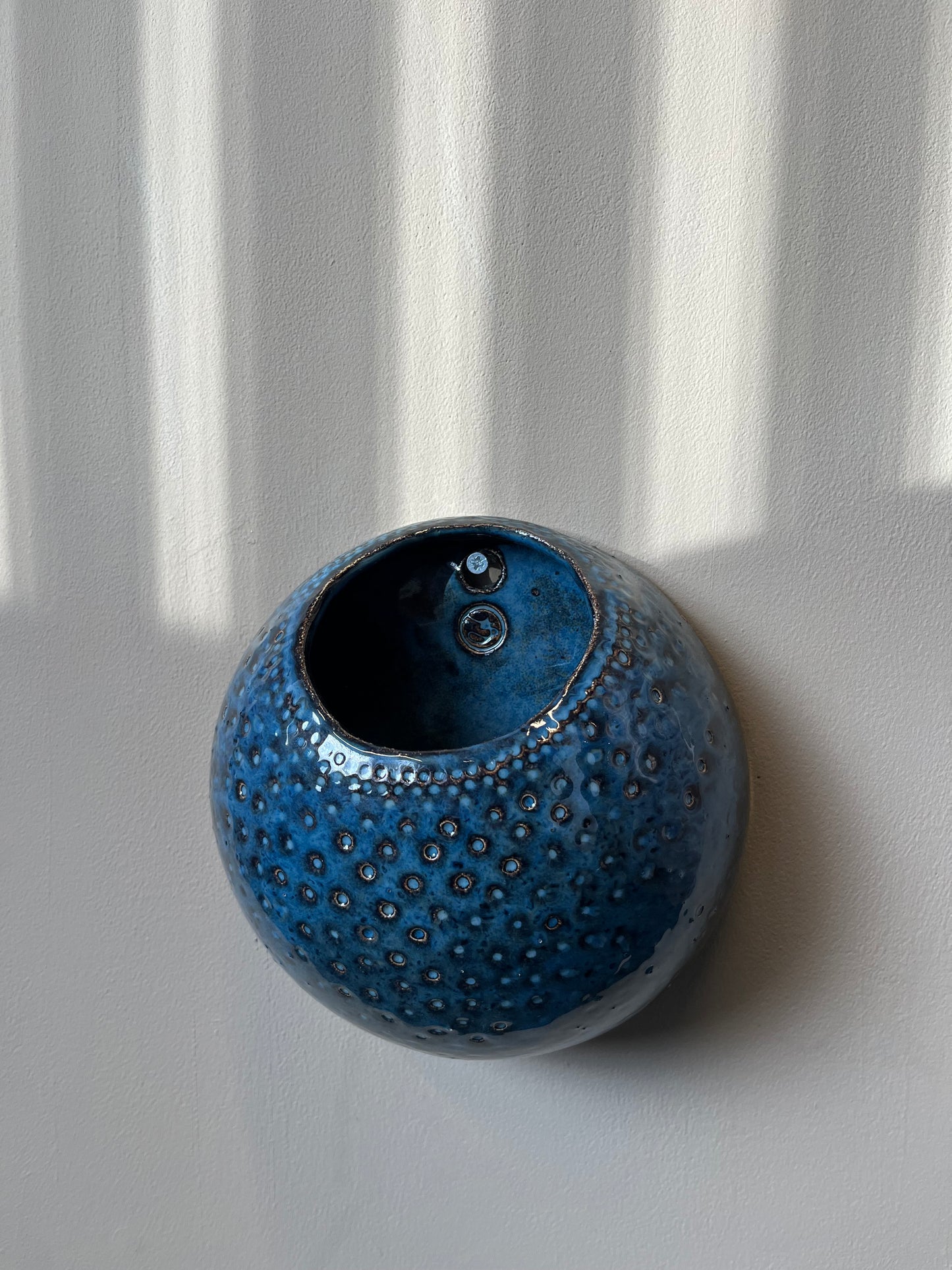 Wandpot 'Dots' diepblauw