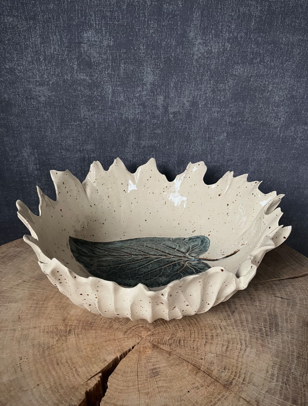 Schaal met bladafdruk