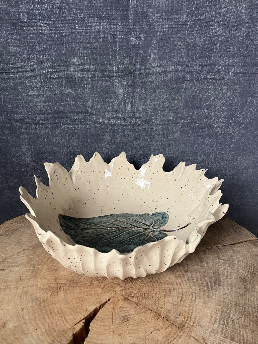 Schaal met bladafdruk