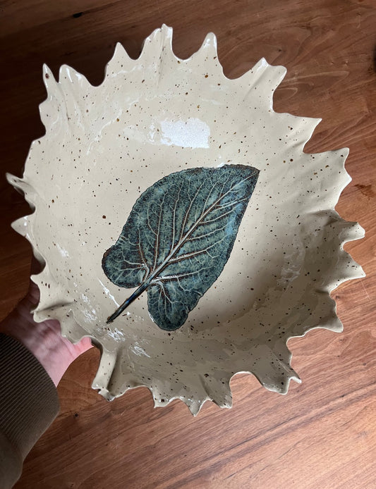 Schaal met bladafdruk